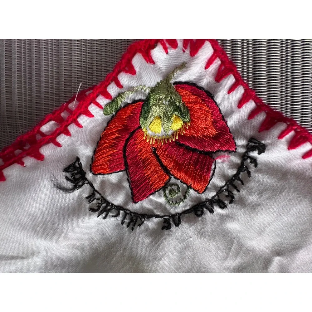 Unbranded Handkerchief‎ Unisex OS White Good Floral Embroidered Crochet Trim